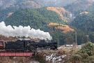 01 今日は最近久しぶりに撮影した暮秋の秩父路を行く秩父鉄道のSL列車「パレオエクスプレス」をどうぞ。紅葉と雪の残る山里を綺麗な白煙を上げて駆け抜けました。（11/26撮影）Canon EOS 5D Mark II
Canon EF70〜200mm F4