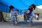 01 昨日今日と浦山大日堂の例大祭、恒例の浦山の獅子舞が奉納されました。今年は台風の影響で雨が予想されるため、昌安寺でもブルーシートの下での舞となりました。なお、撮影は雨が降る前の28日午前中です。Canon EOS 5D Mark II　Canon EF24〜105mm F4