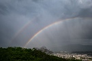 02 実は秩父ミューズパークでジョギング中、雲行きが怪しくなってきたので一時車に避難、案の定激しい雨となりました。夕立後といえばそう、虹です。すぐに見晴らしの良い場所に移動して晴れるのを待っていました。Panasonic LUMIX GX7　Panasonic G VARIO 7-14mm