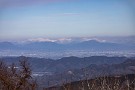 04 谷川連峰。左が最高峰の仙ノ倉山、右の雲に隠れているのが谷川岳です。